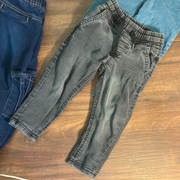 Lot of 3T pants. - Picture 7 of 9